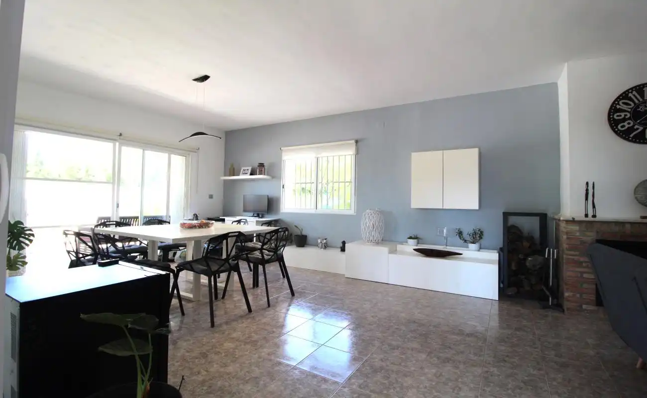 Comedor de Casa o chalet en venta en L'Eliana con Aire acondicionado, Calefacción y Jardín privado