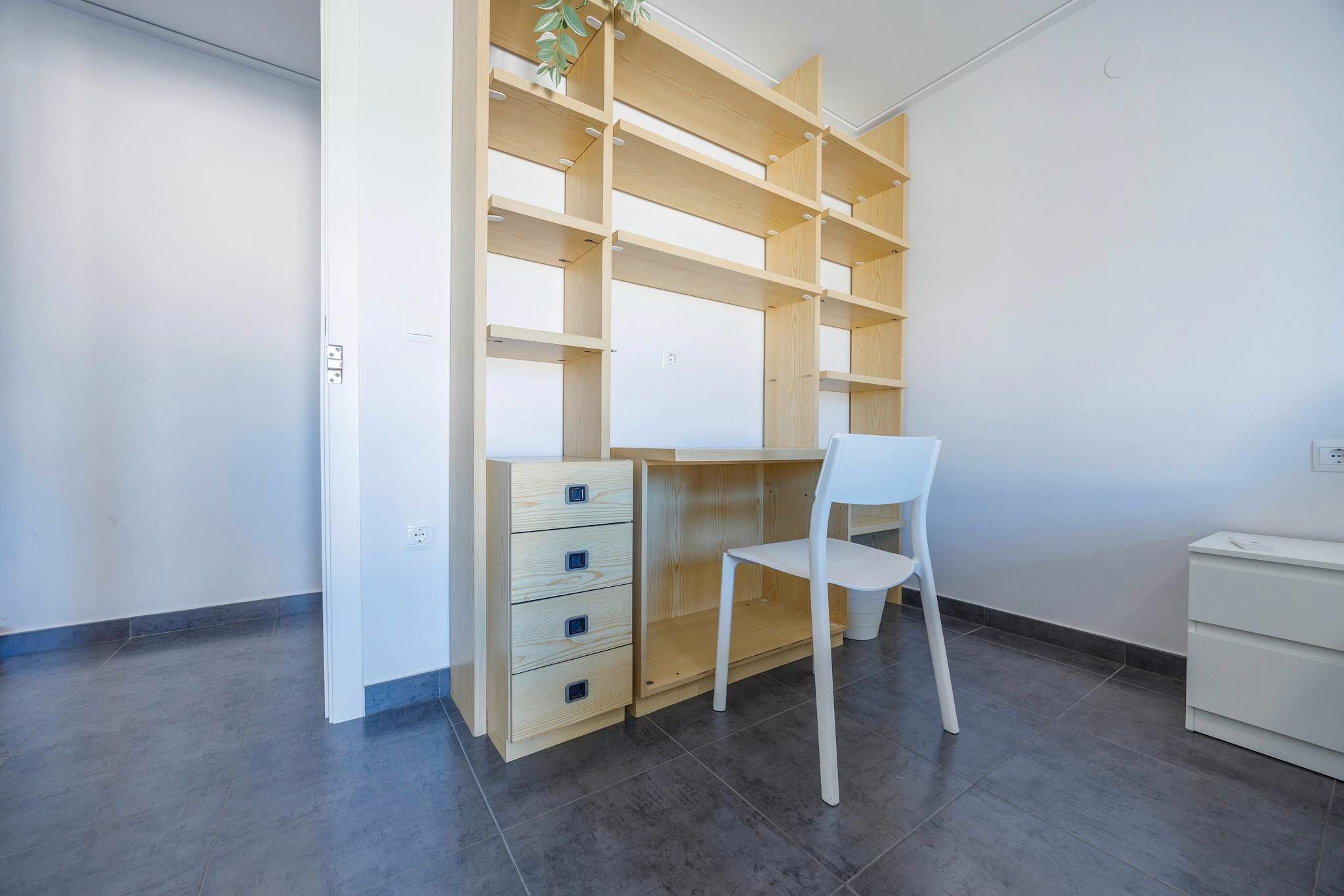 Bedroom of Flat to share in  Valencia Capital  with Washing machine