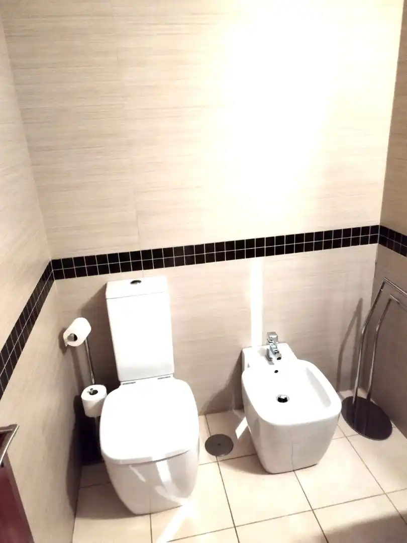 Bathroom of Flat for rent in Vigo   with Parquet flooring