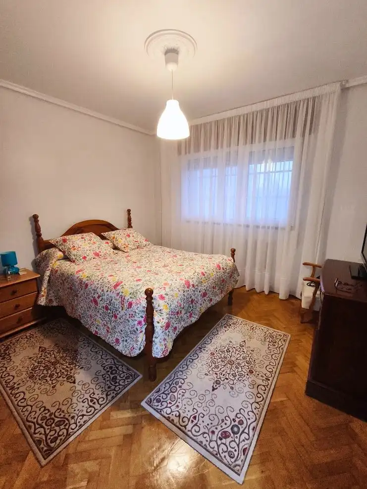 Dormitori de Casa o xalet de lloguer en A Coruña Capital  amb Calefacció, Jardí privat i Terrassa