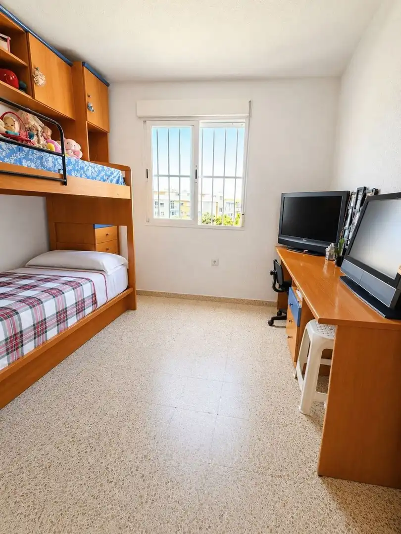 Piso con ascensor en venta en Calle Carlos Frontaura, imagen 12