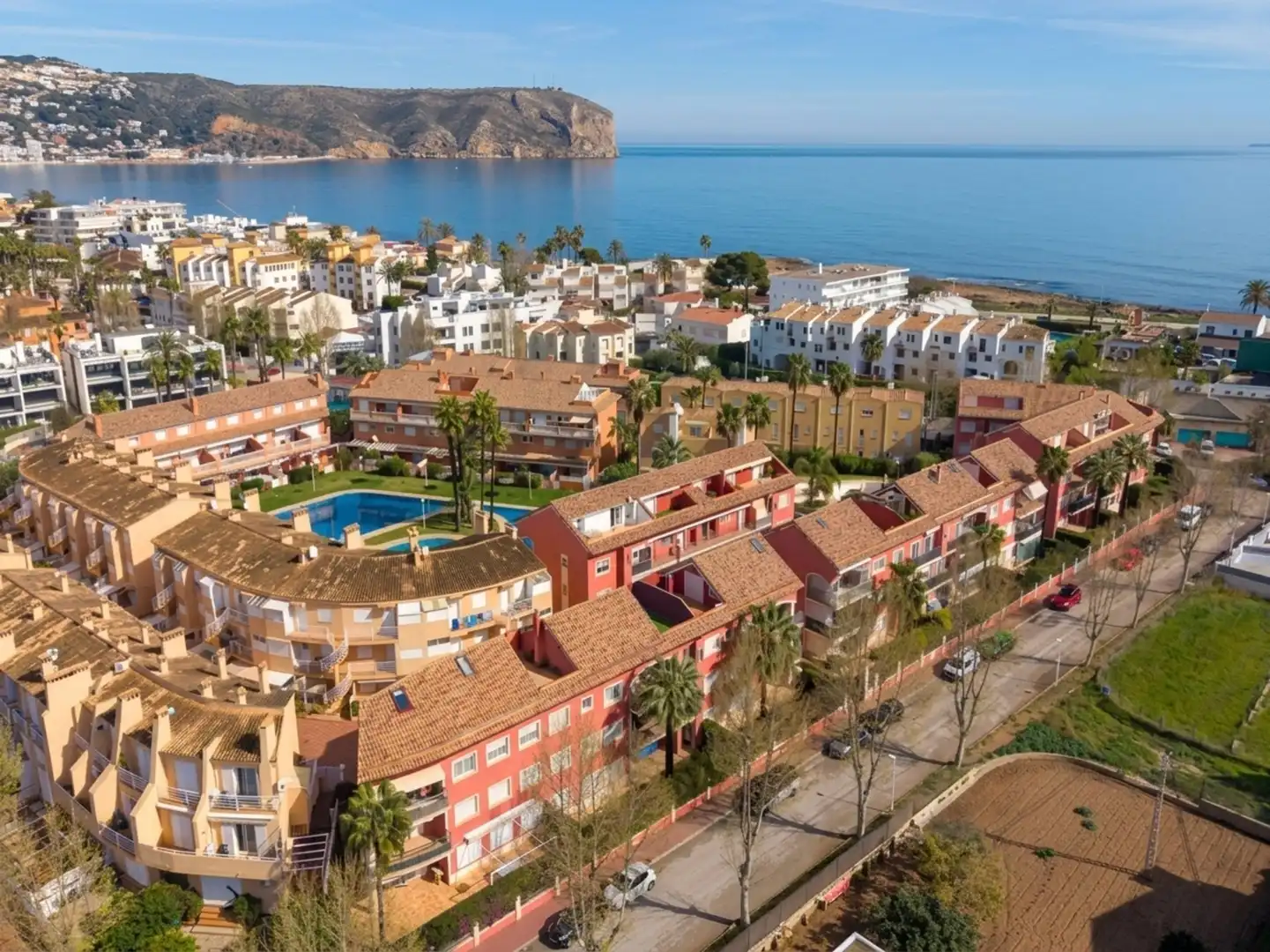 Vista exterior de Àtic en venda en Jávea / Xàbia amb Aire condicionat, Calefacció i Jardí privat
