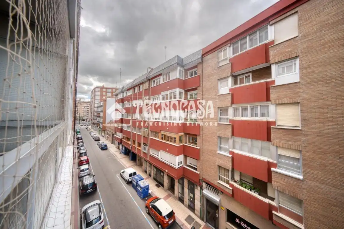 Außenansicht von Wohnung zum Verkauf in Valladolid mit Terrasse und Balkon