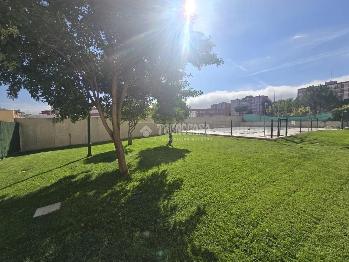 Exterior view of Flat for sale in  Madrid Capital  with Heating and Community pool
