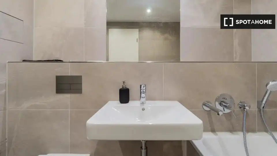 Bany de Apartament per a compartir en Nuñomoral amb Aire condicionat, Terrassa i Moblat