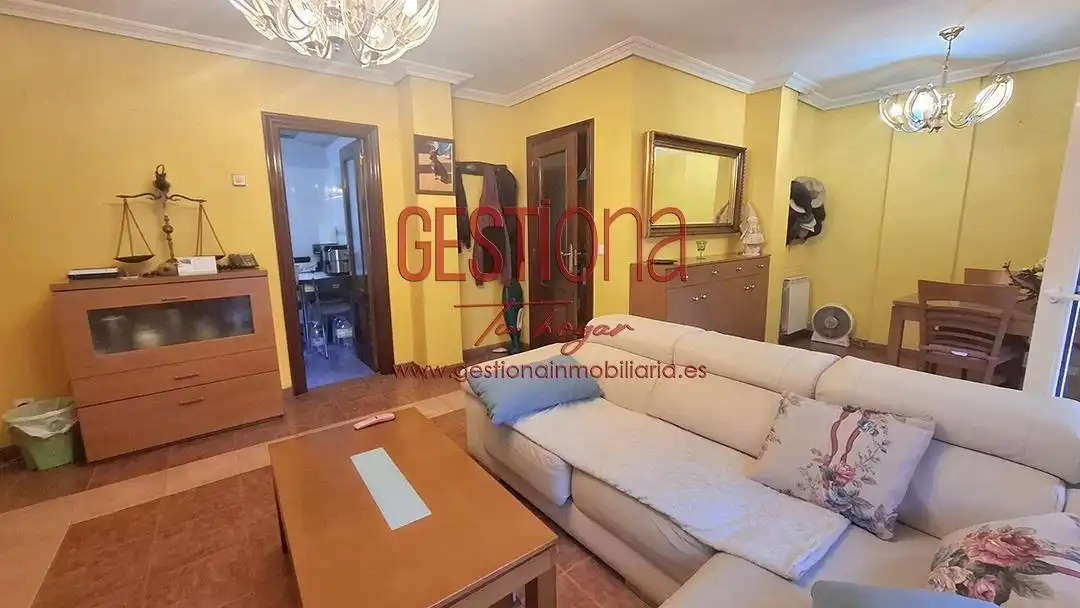 Wohnzimmer von Erdgeschoss zum Verkauf in Castro-Urdiales mit Heizung, Privatgarten und Terrasse