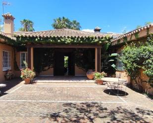 Vista exterior de Casa o xalet en venda en Marbella amb Terrassa, Traster i Piscina