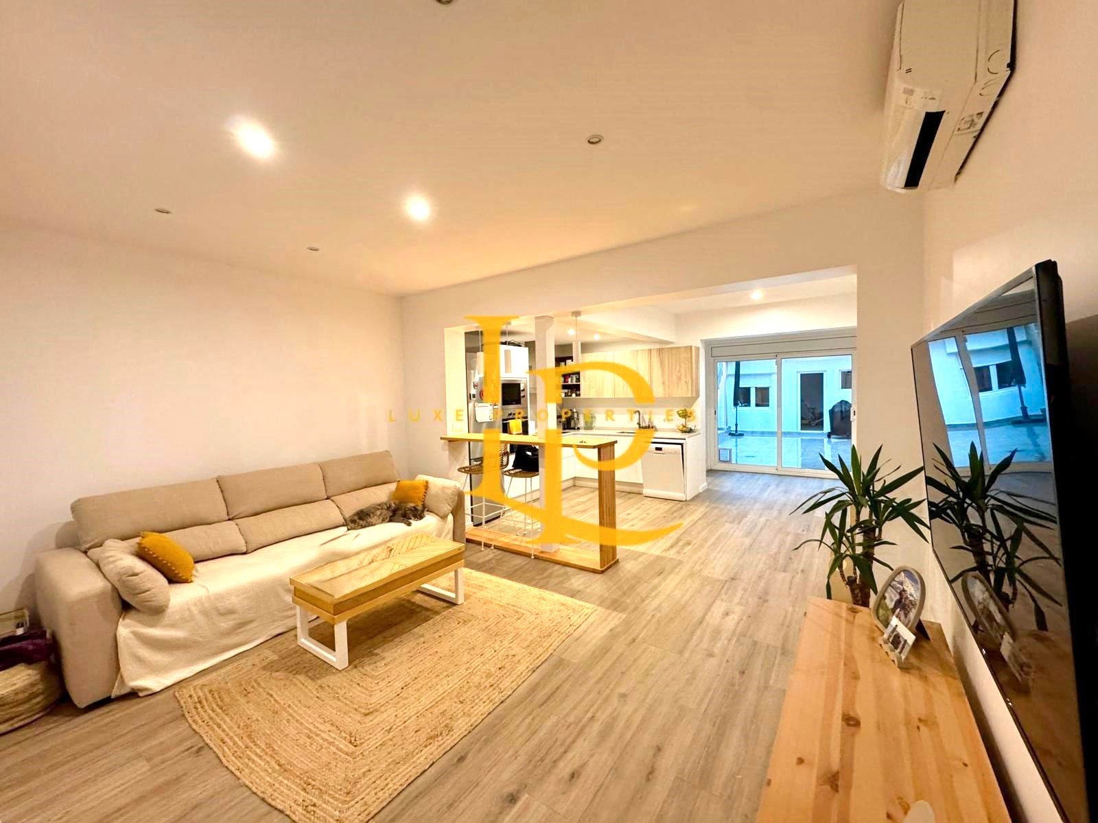 Sala d'estar de Casa adosada en venda en Terrassa amb Aire condicionat, Calefacció i Parquet