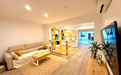 Sala d'estar de Casa adosada en venda en Terrassa amb Aire condicionat, Calefacció i Parquet