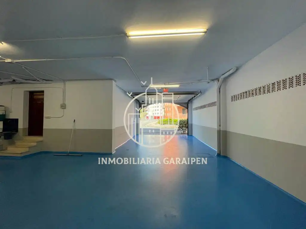 Parkplatz von Garage zum Verkauf in Aia