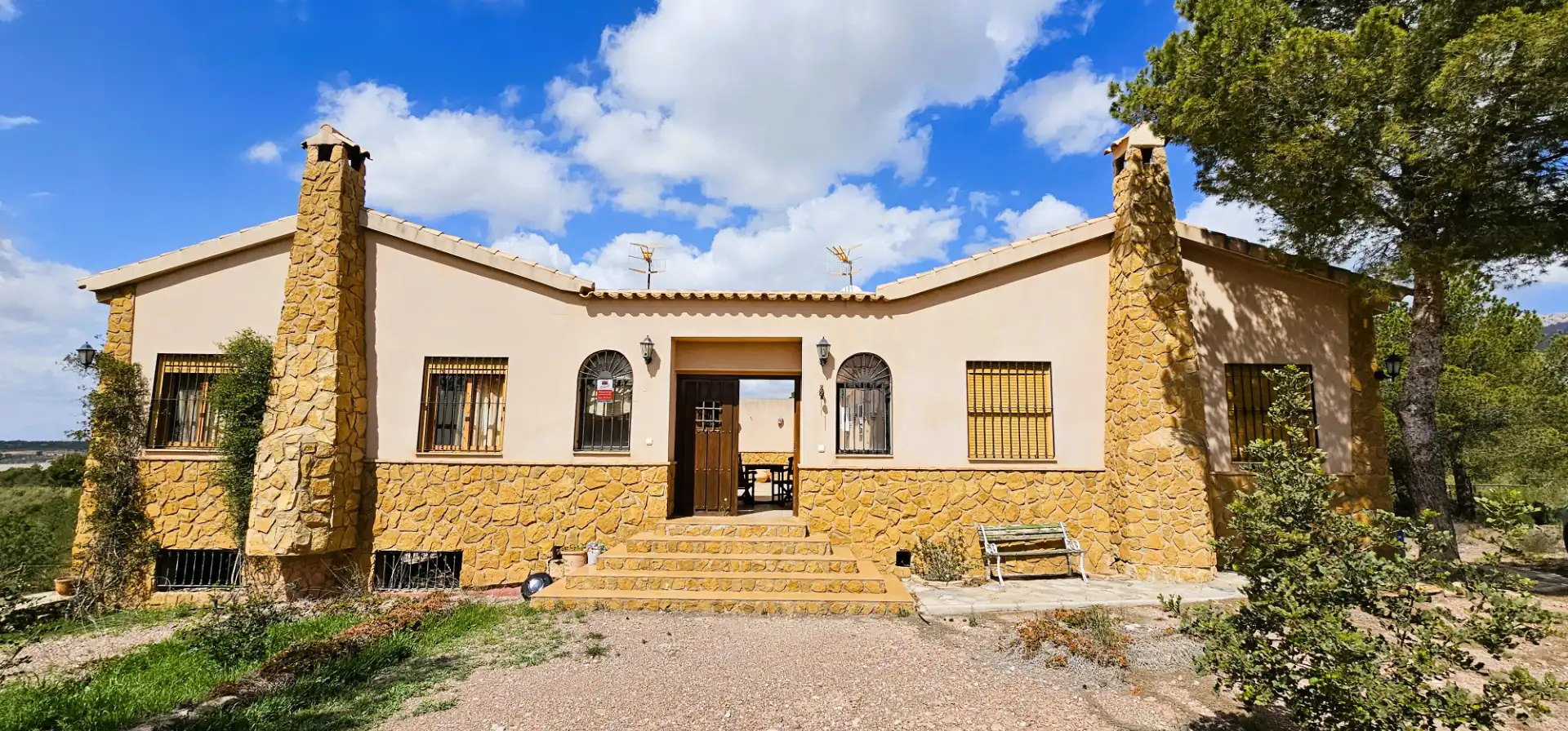 Vista exterior de Casa o xalet en venda en Aledo amb Jardí privat, Terrassa i Traster