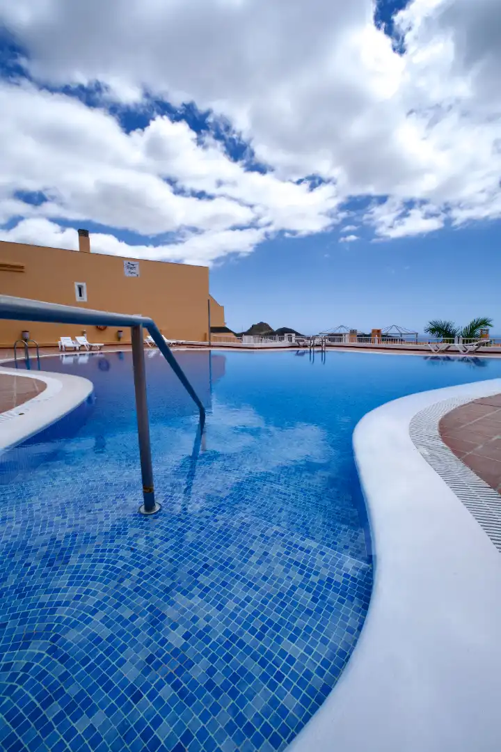 Piscina de Apartamento de alquiler en Arona con Terraza, Amueblado y Balcón