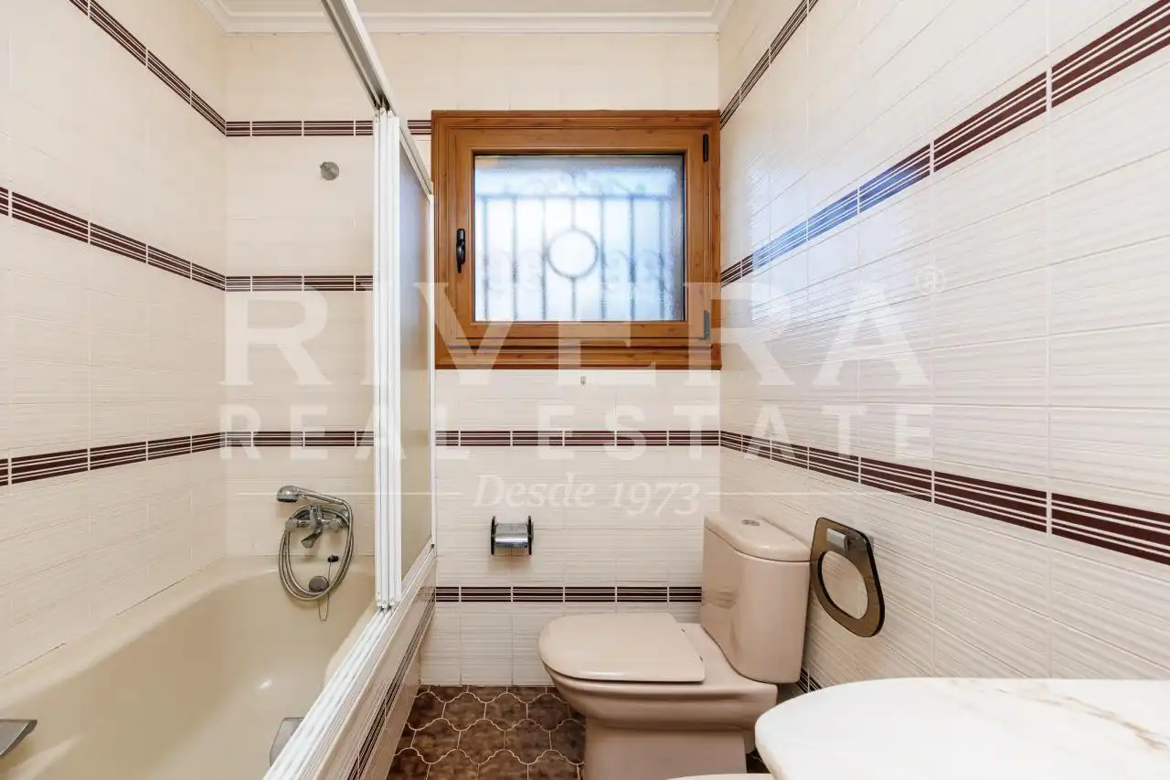 Badezimmer von Haus oder Chalet zum Verkauf in Nigrán mit Heizung, Terrasse und Abstellraum
