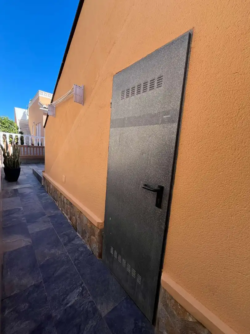 Vista exterior de Casa o xalet en venda en Orihuela amb Aire condicionat, Calefacció i Terrassa