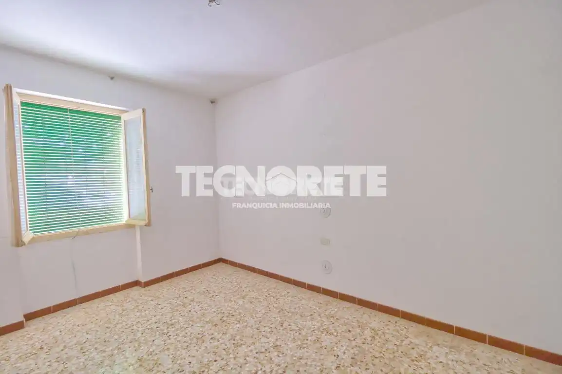 Habitación de Casa adosada en venta en Consuegra con Jardín privado
