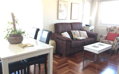 Sala d'estar de Apartament en venda en Vigo  amb Calefacció, Parquet i Traster