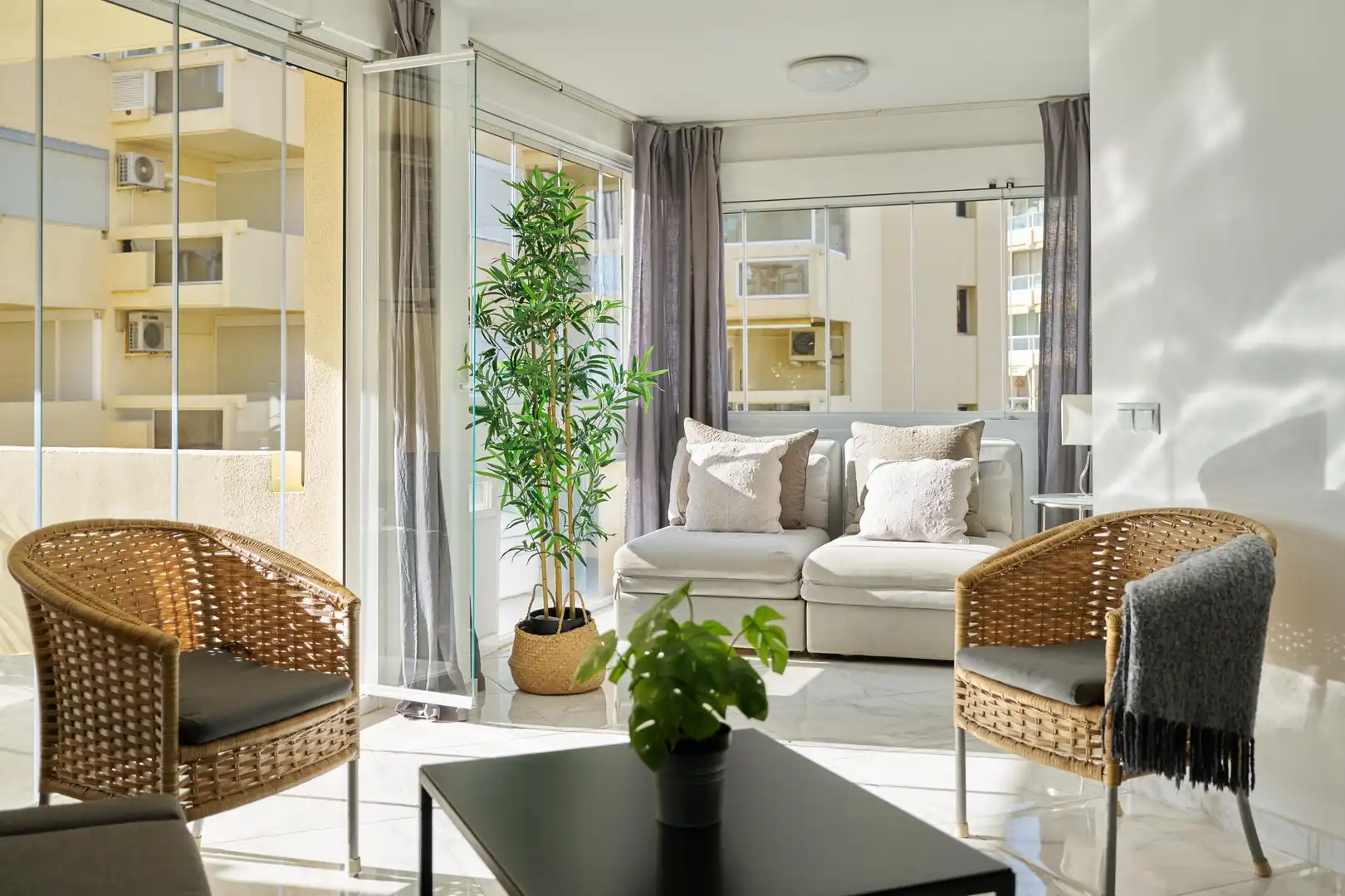 Wohnzimmer von Wohnungen zum Verkauf in Marbella mit Klimaanlage, Möbliert und Balkon