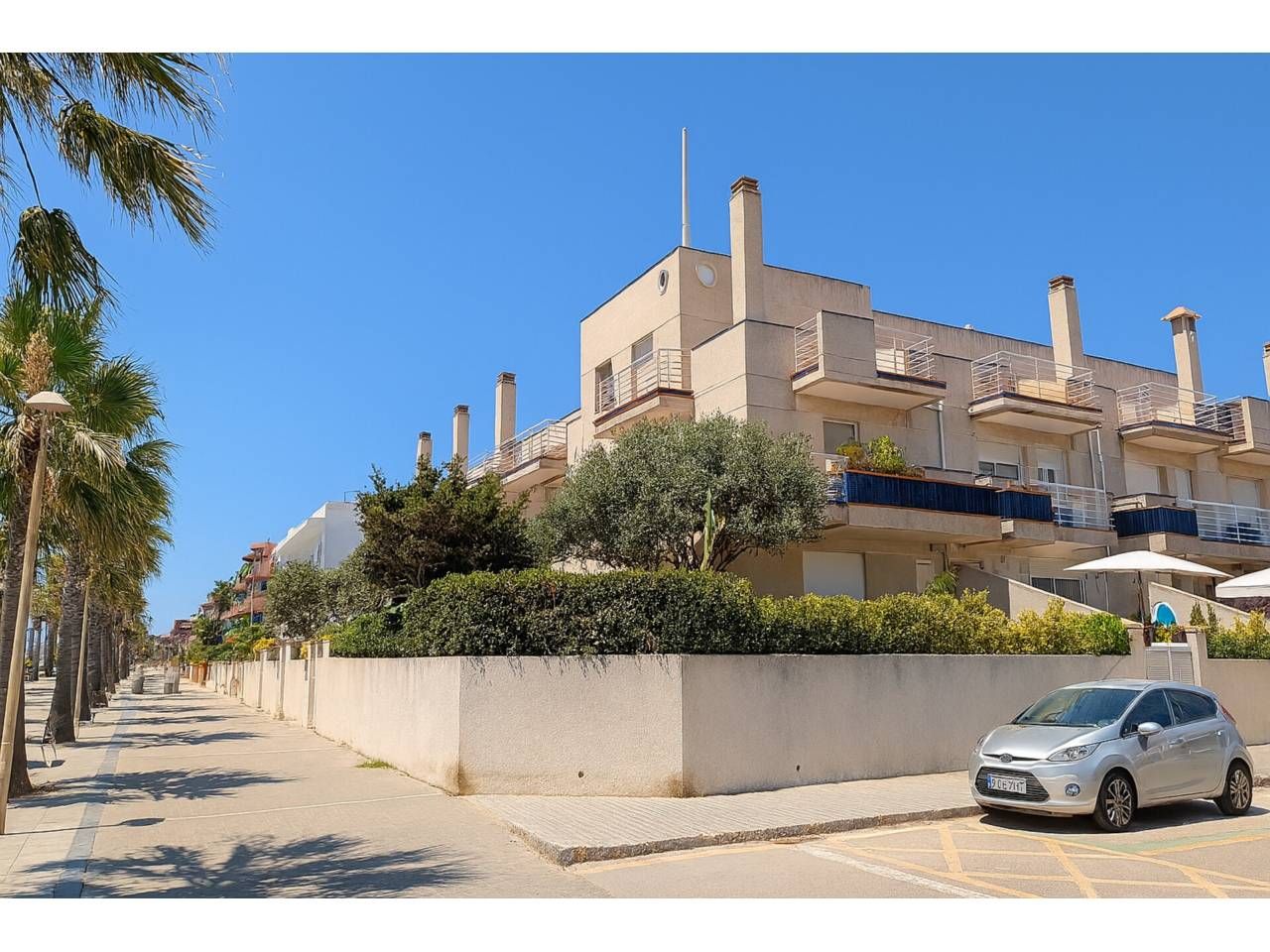 Exterior view of House or chalet for sale in Vilanova i la Geltrú  with Private garden and Terrace