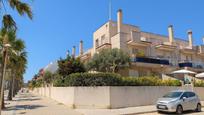 Vista exterior de Casa o xalet en venda en Vilanova i la Geltrú amb Jardí privat i Terrassa