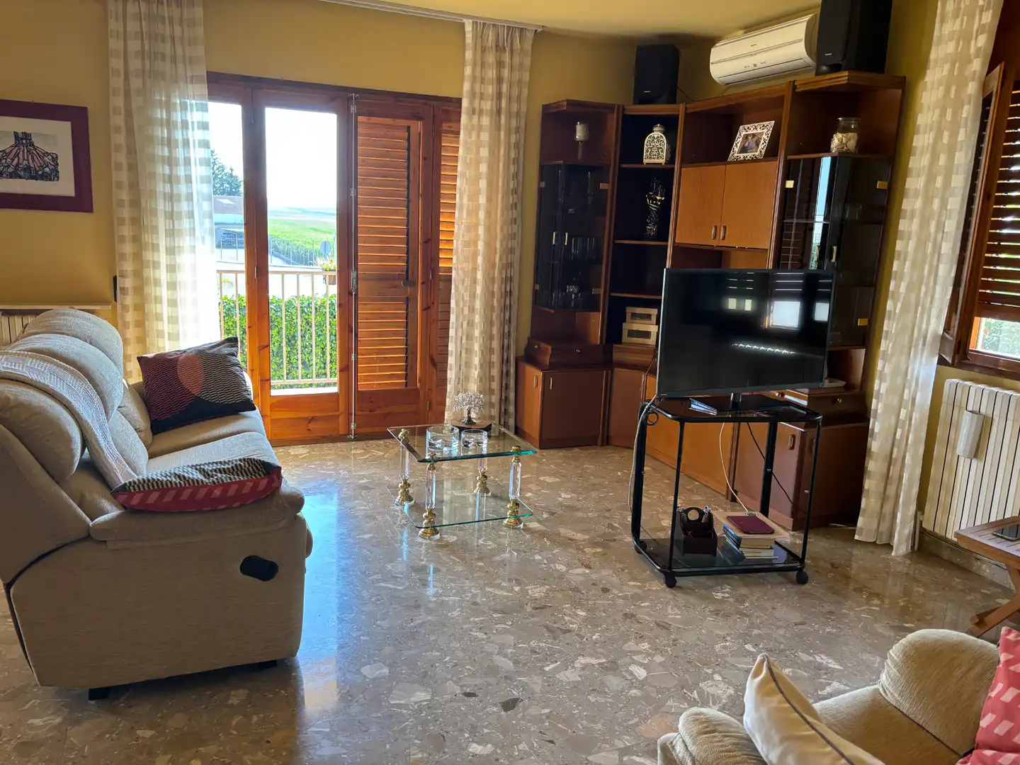 Wohnzimmer von Haus oder Chalet zum Verkauf in Miralcamp mit Heizung, Privatgarten und Möbliert