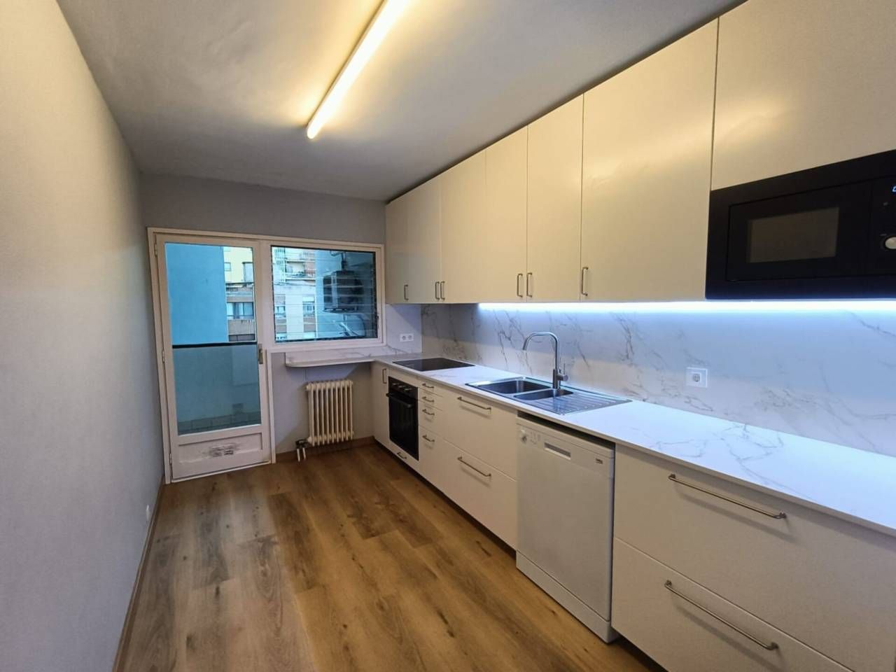 Kitchen of Flat to rent in Girona Capital  with Air Conditioner, Heating and Balcony
