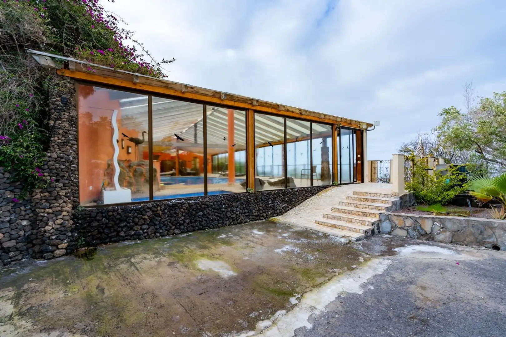 Vista exterior de Casa o xalet en venda en Guía de Isora amb Calefacció, Jardí privat i Moblat