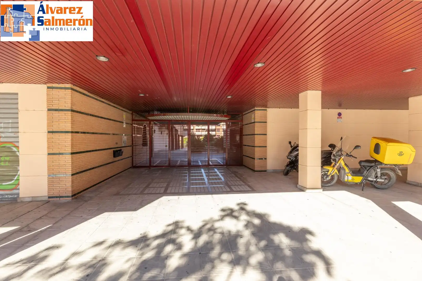 Pis de lloguer en Granada amb Calefacció, Terrassa i Piscina comunitària