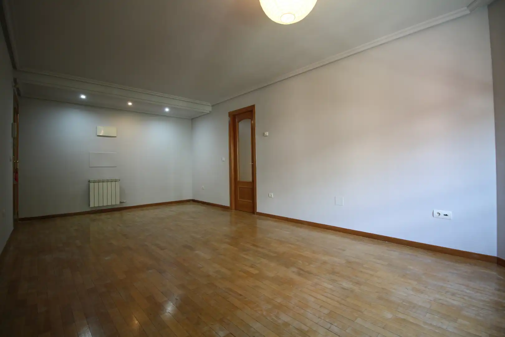Sala d'estar de Pis de lloguer en Valladolid amb Calefacció, Parquet i Traster