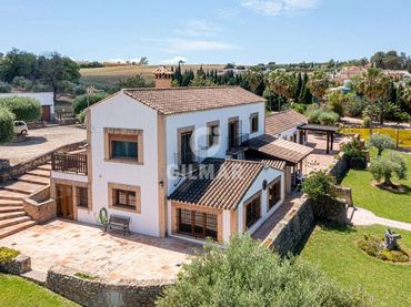 Detached house with pool for sale in Arcos de la Frontera