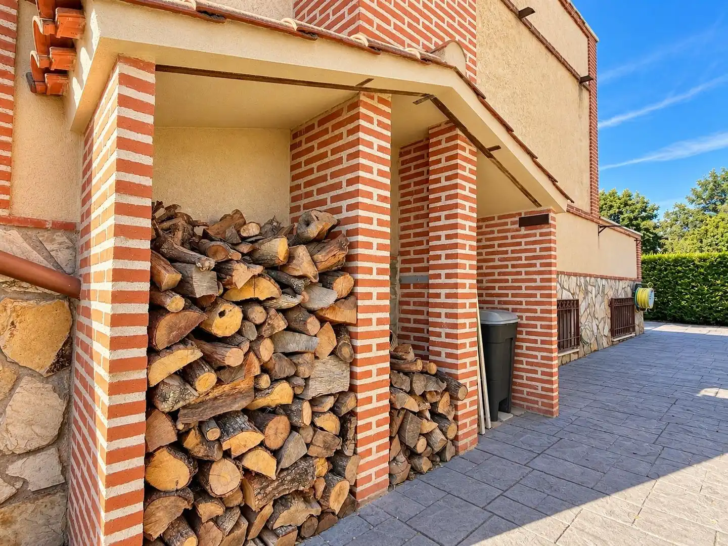 Exterior view of Houses for sale in Chiloeches, Guadalajara