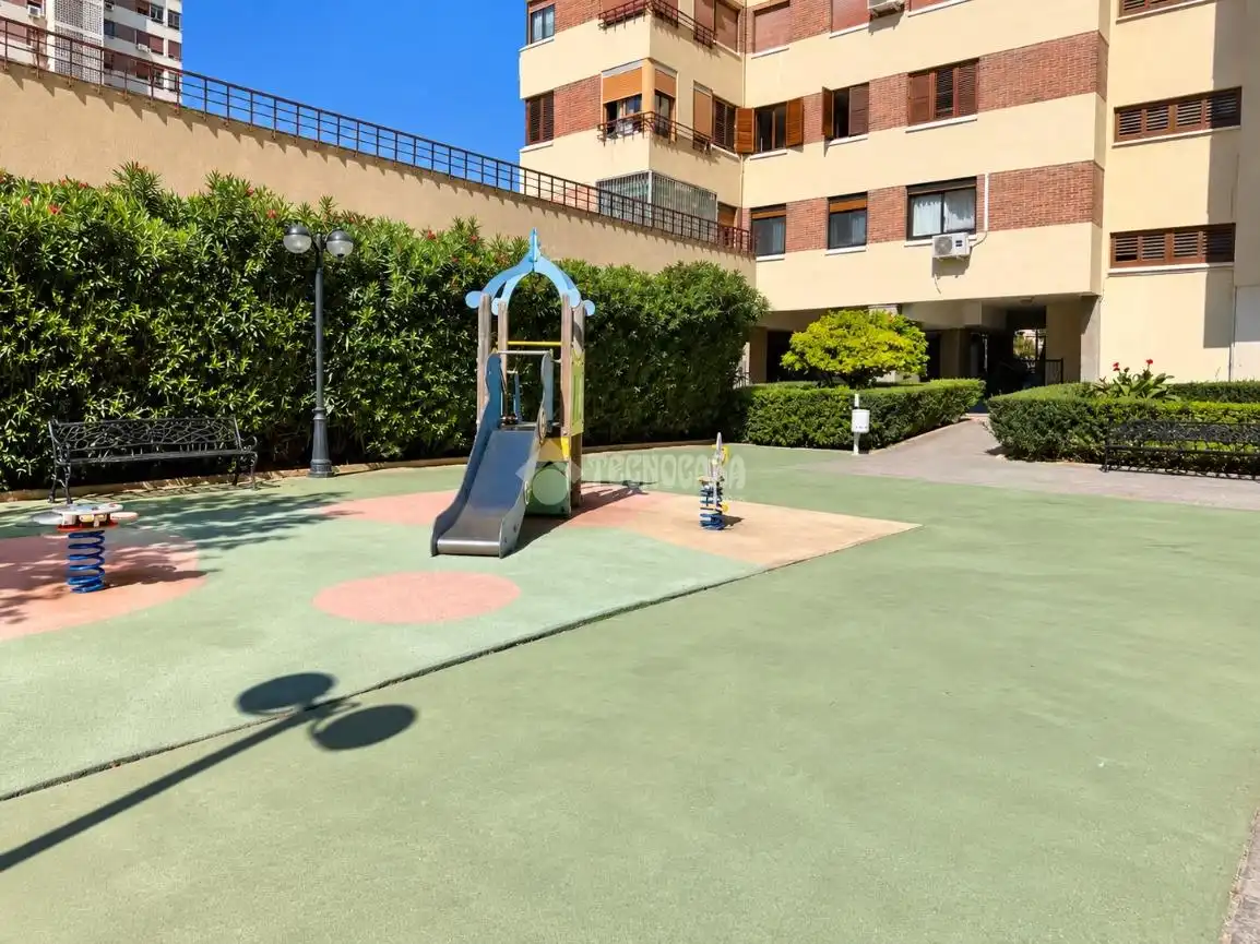 Parking de Piso en venta en Alicante / Alacant con Terraza