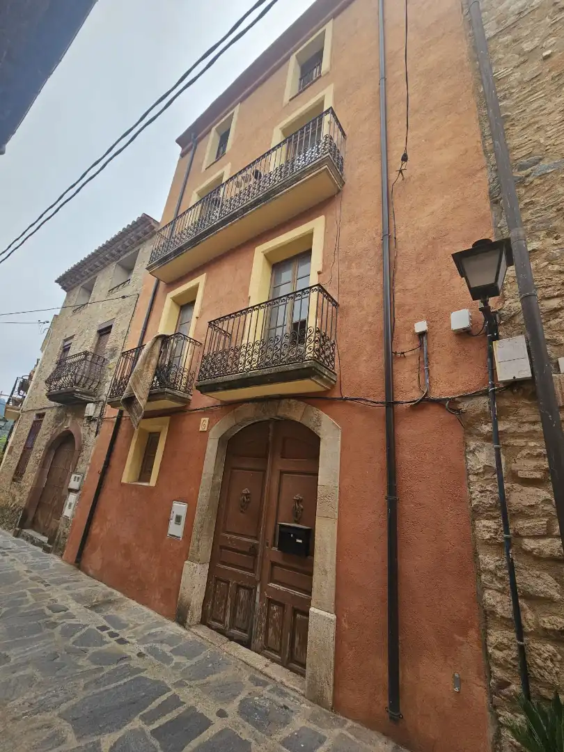 Vista exterior de Casa adosada en venda en Duesaigües amb Terrassa i Balcó