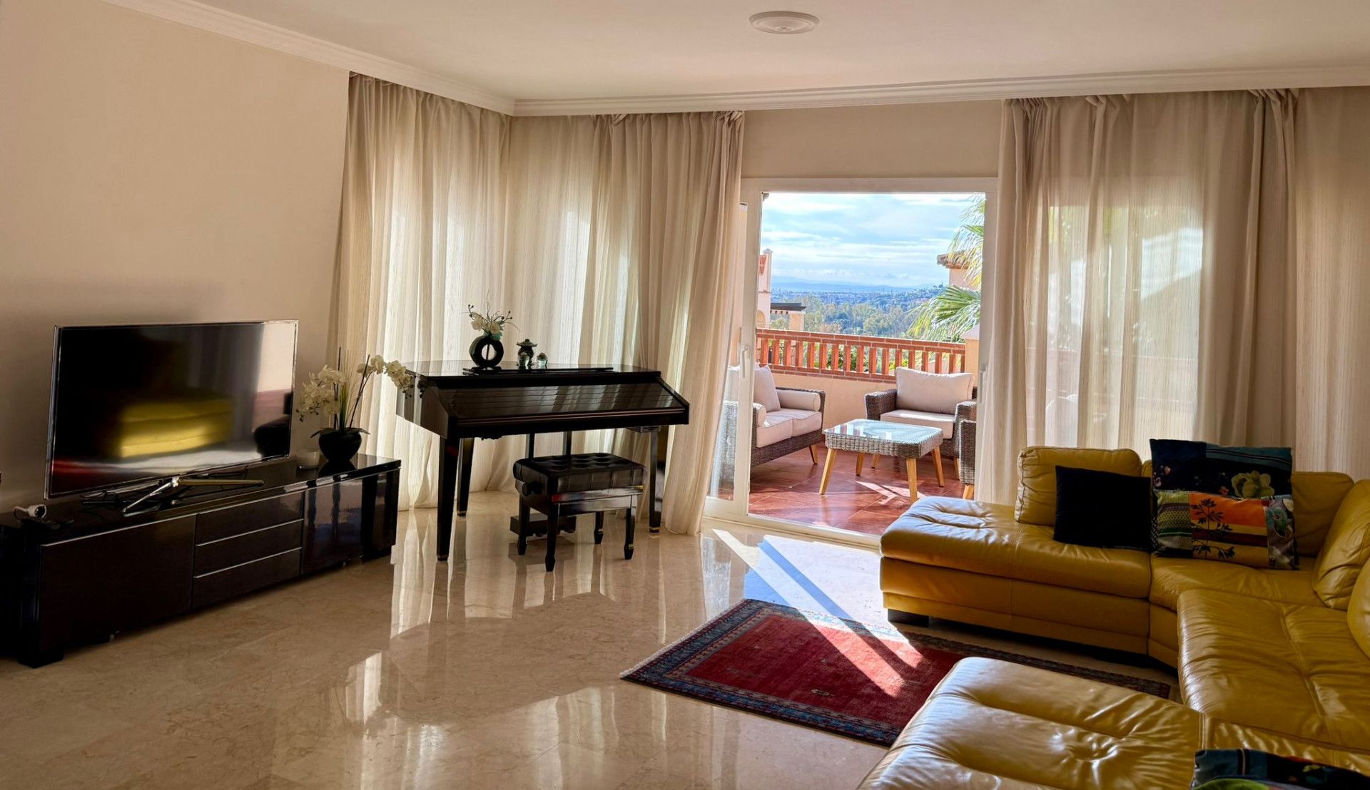Living room of Apartment to rent in Estepona  with Air Conditioner, Terrace and Swimming Pool