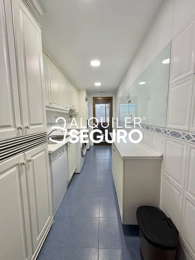 Cocina de Piso de alquiler en Pozuelo de Alarcón con Calefacción, Terraza y Trastero