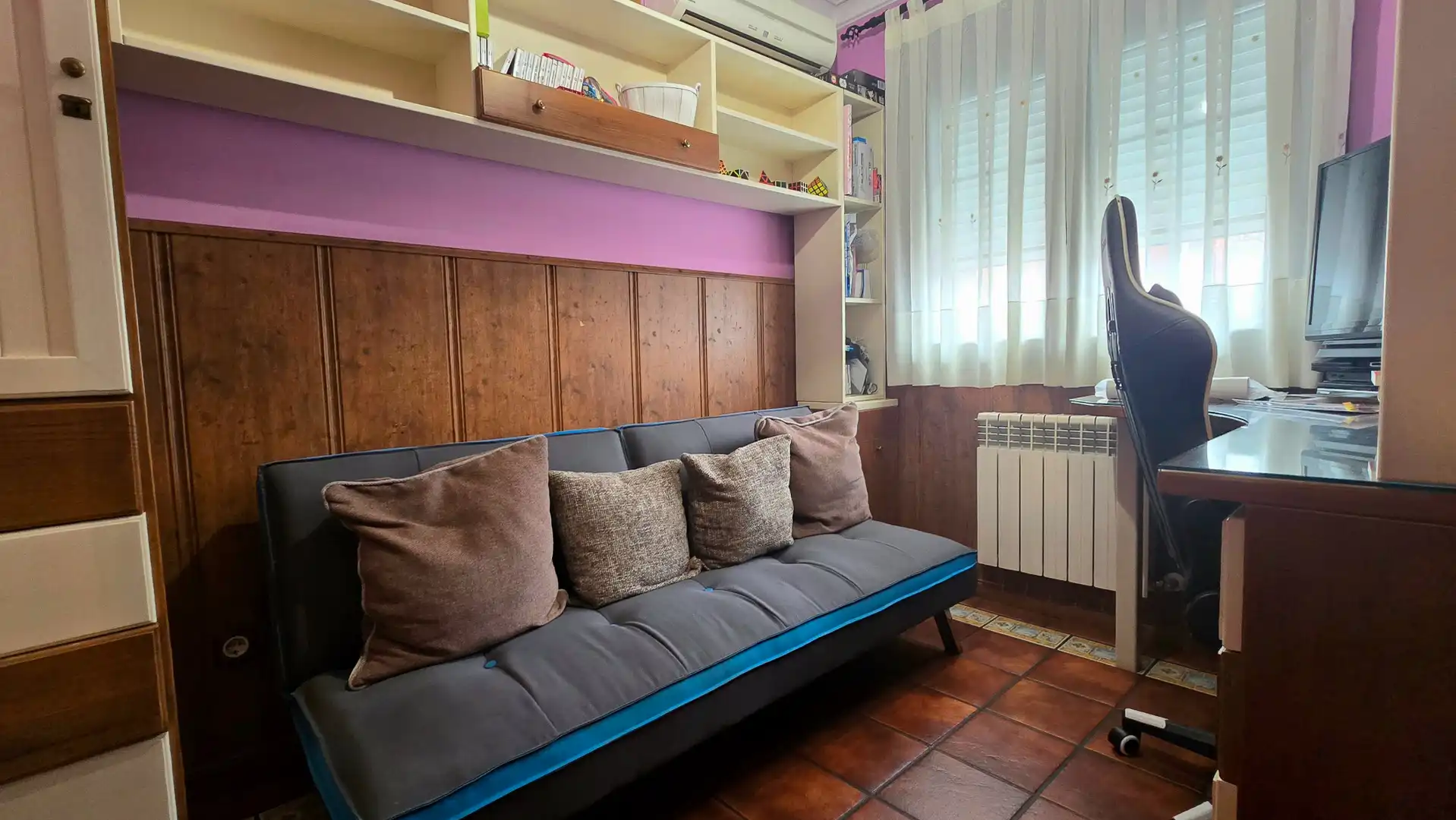 Sala de estar de Casa adosada en venta en Alcalá de Henares con Aire acondicionado, Calefacción y Jardín privado