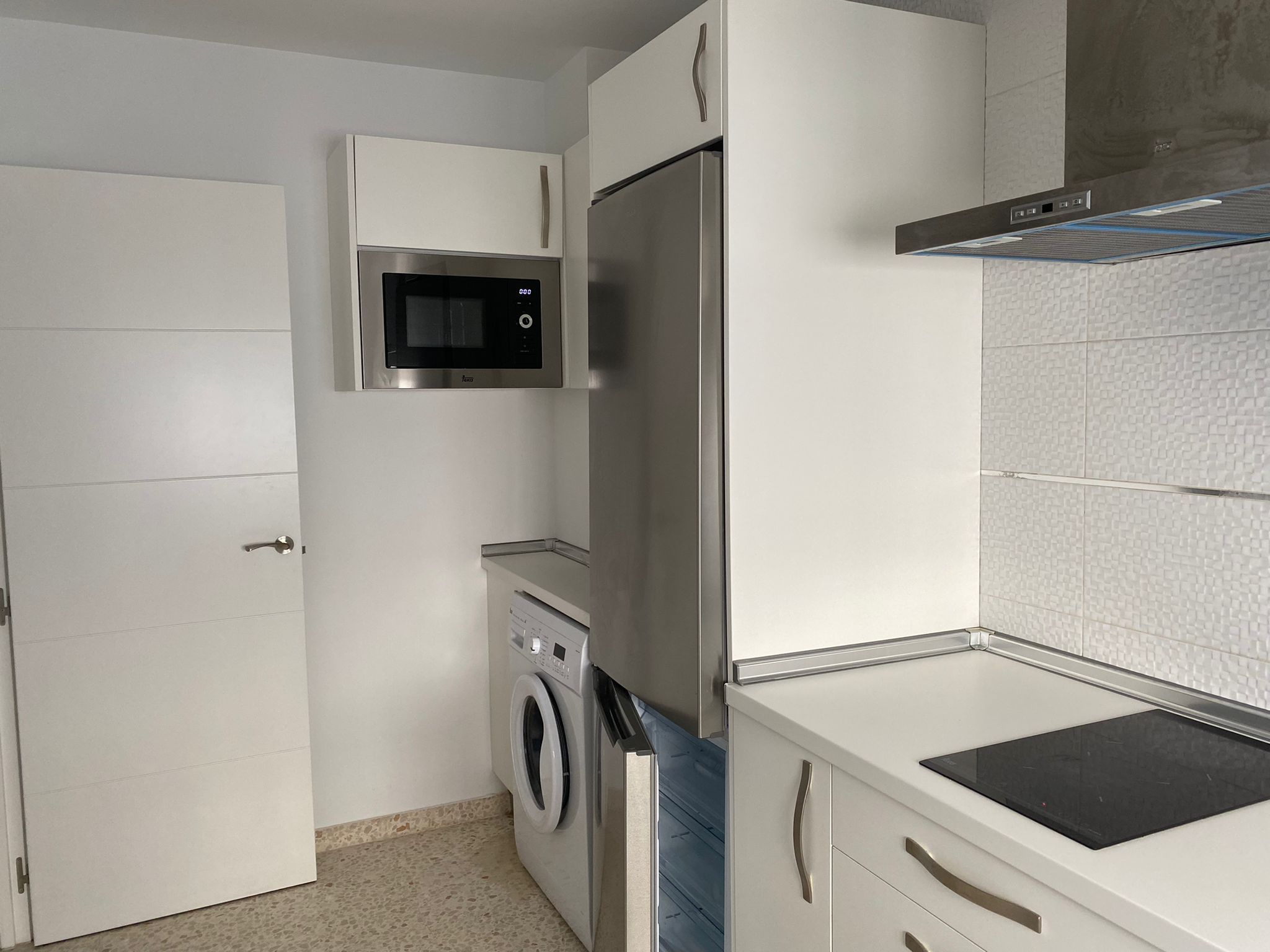 Cuina de Apartament de lloguer en Mairena del Aljarafe amb Aire condicionat i Moblat