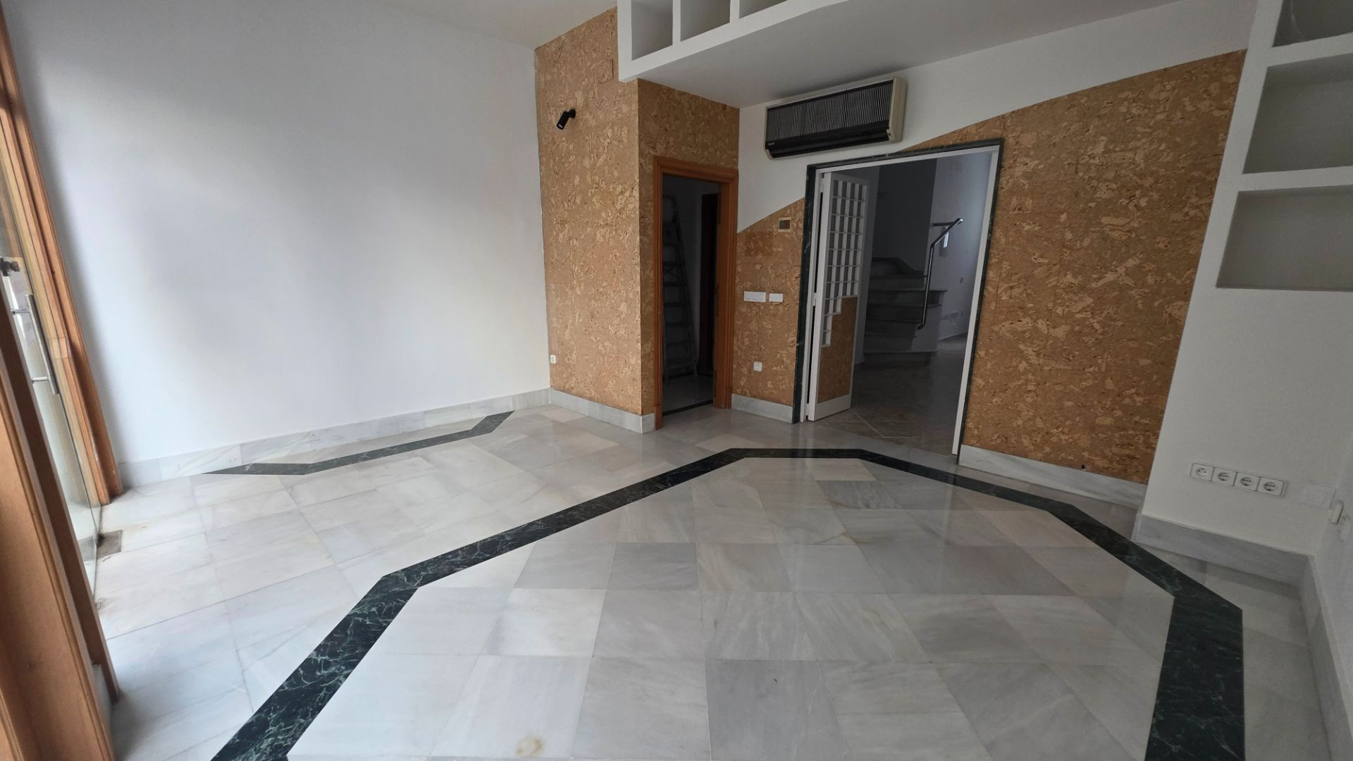 Local de lloguer a Plaza Isaac Peral, 6, Casco Histórico - Ribera del Marisco