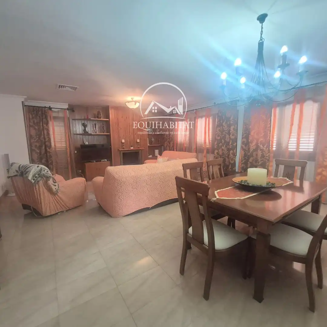 Sala de estar de Casa o chalet en venta en Alguaire con Aire acondicionado, Jardín privado y Trastero