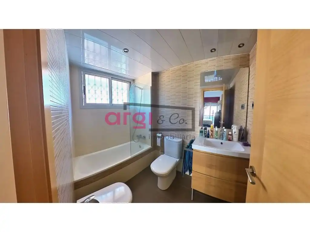 Baño de Piso en venta en Sitges con Aire acondicionado y Terraza