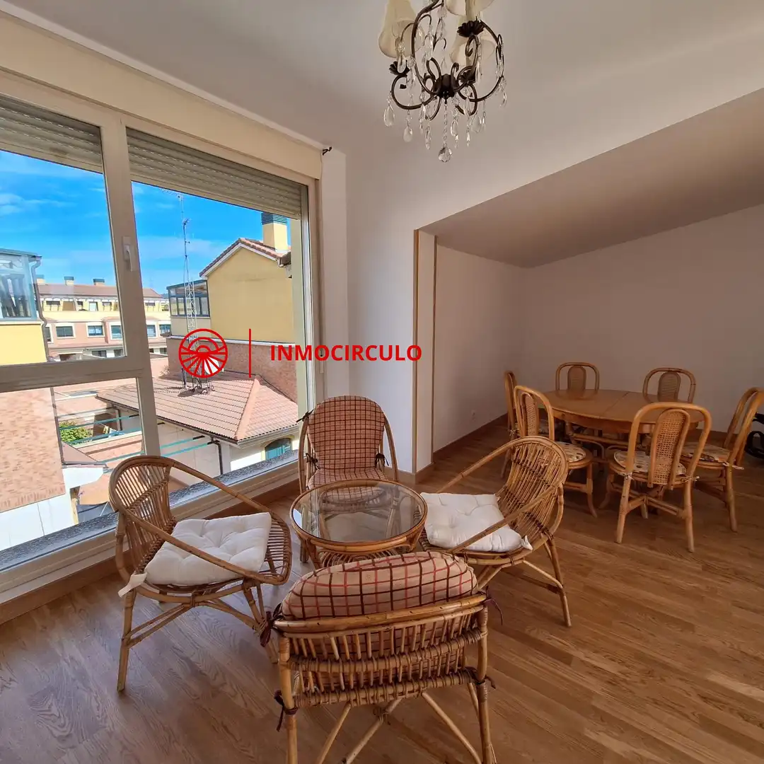 Casa adosada en venda en Burgos amb Jardí privat, Terrassa i Traster