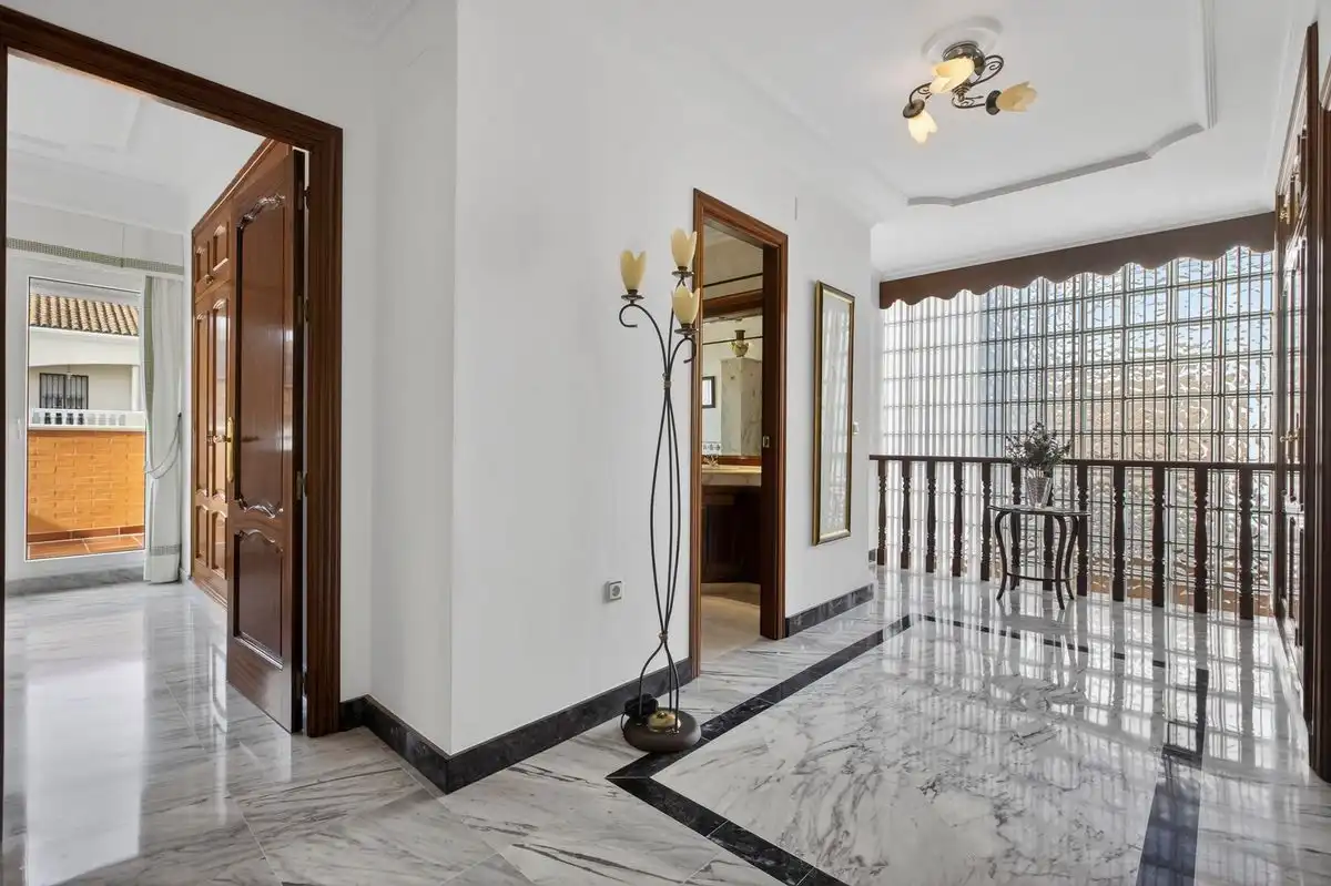 Casa adosada en venda en Santiponce amb Aire condicionat, Calefacció i Jardí privat