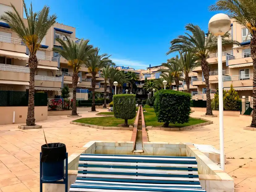 Außenansicht von Wohnungen zur Miete in Orihuela mit Klimaanlage, Terrasse und Schwimmbad