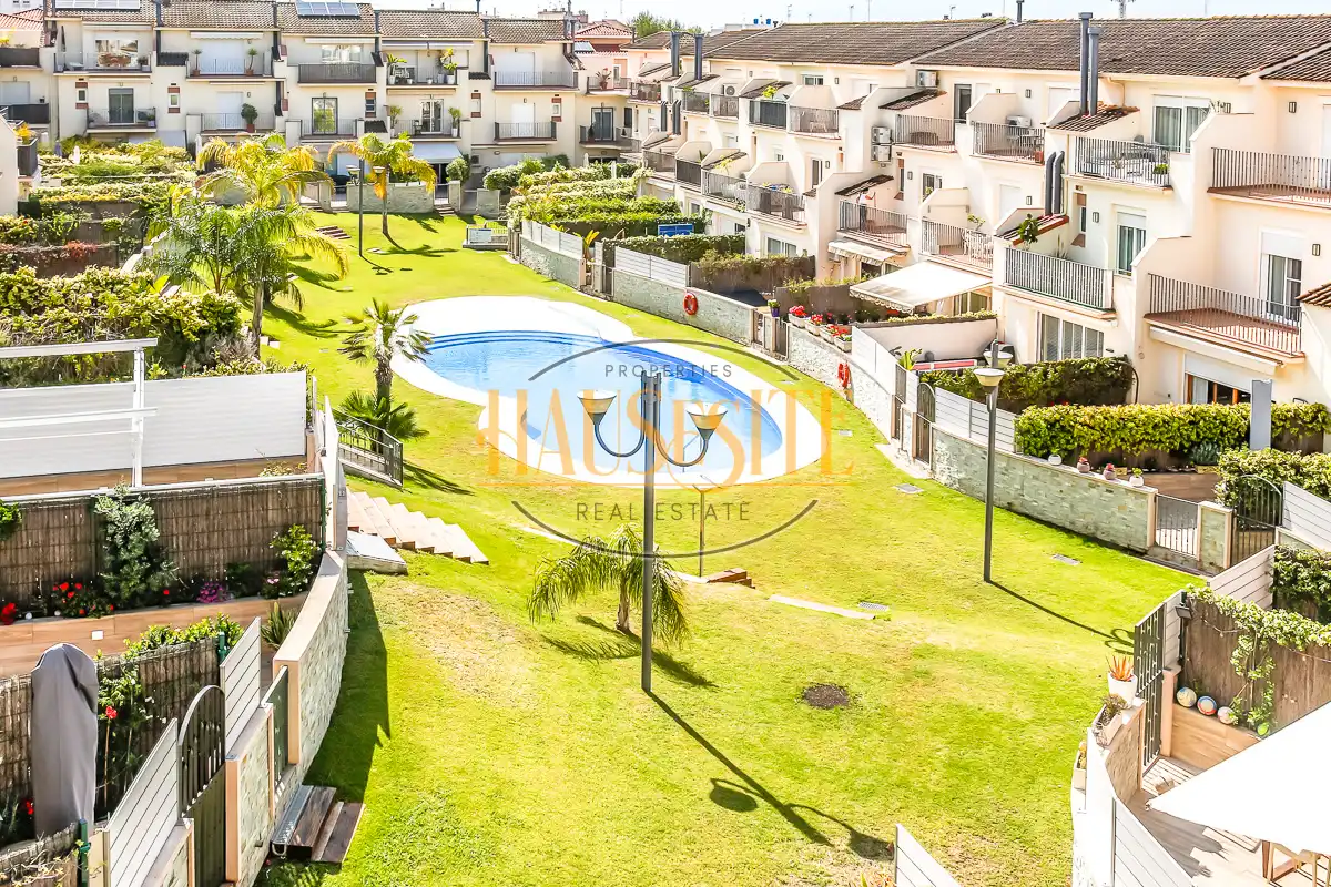 Vista exterior de Casa adosada en venta en Sitges con Aire acondicionado, Calefacción y Parquet