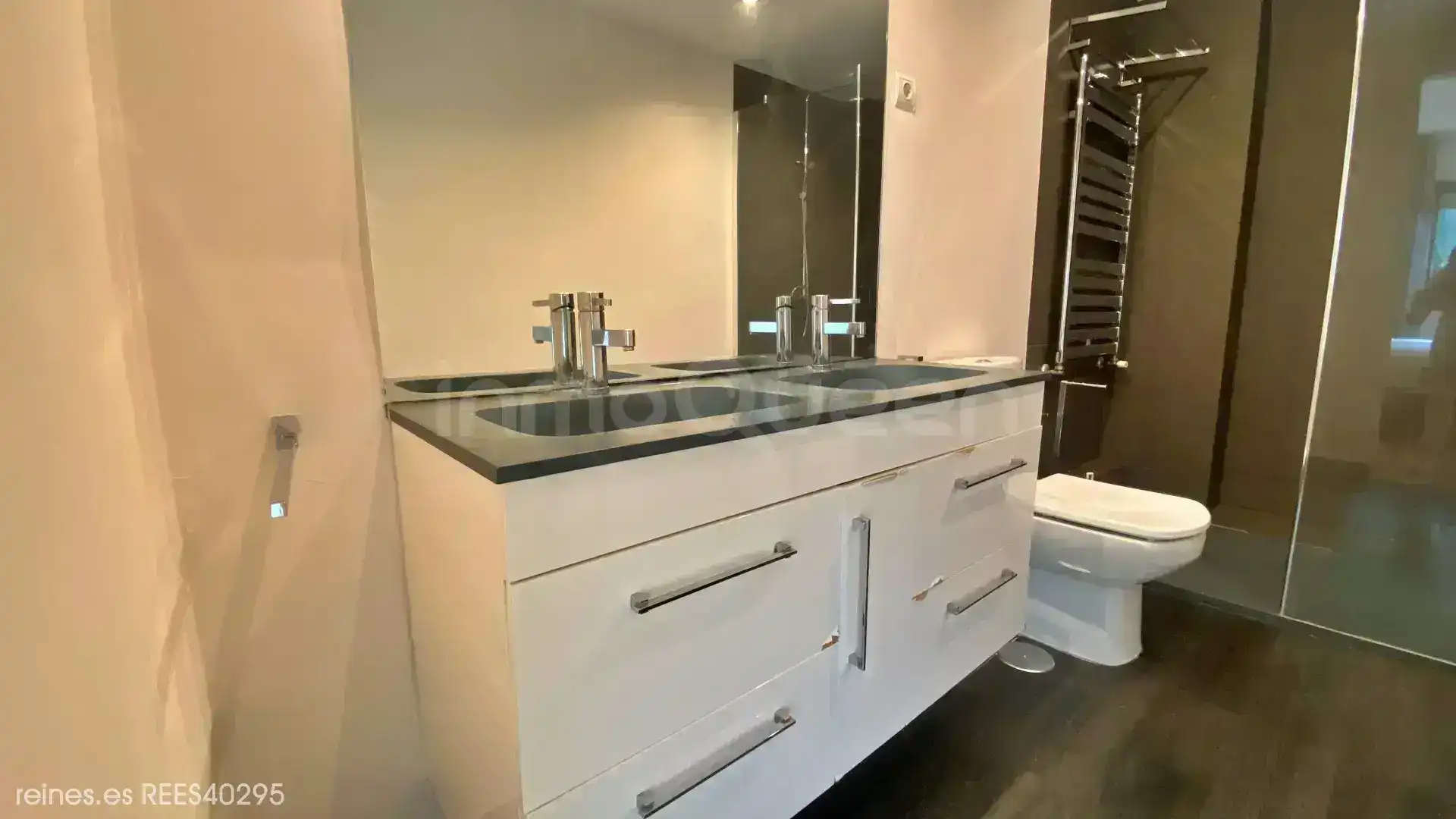 Bany de Casa o xalet en venda en Madrid amb Calefacció, Jardí privat i Terrassa