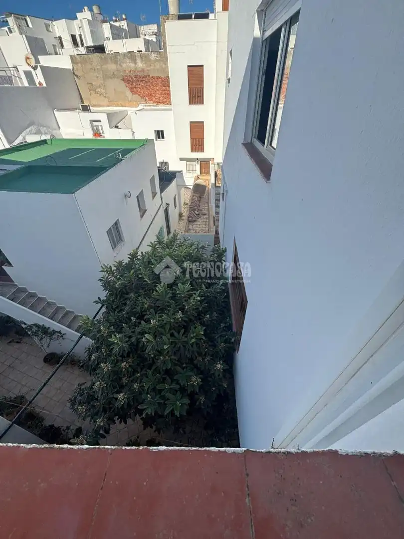 Vista exterior de Àtic en venda en Conil de la Frontera amb Terrassa i Balcó