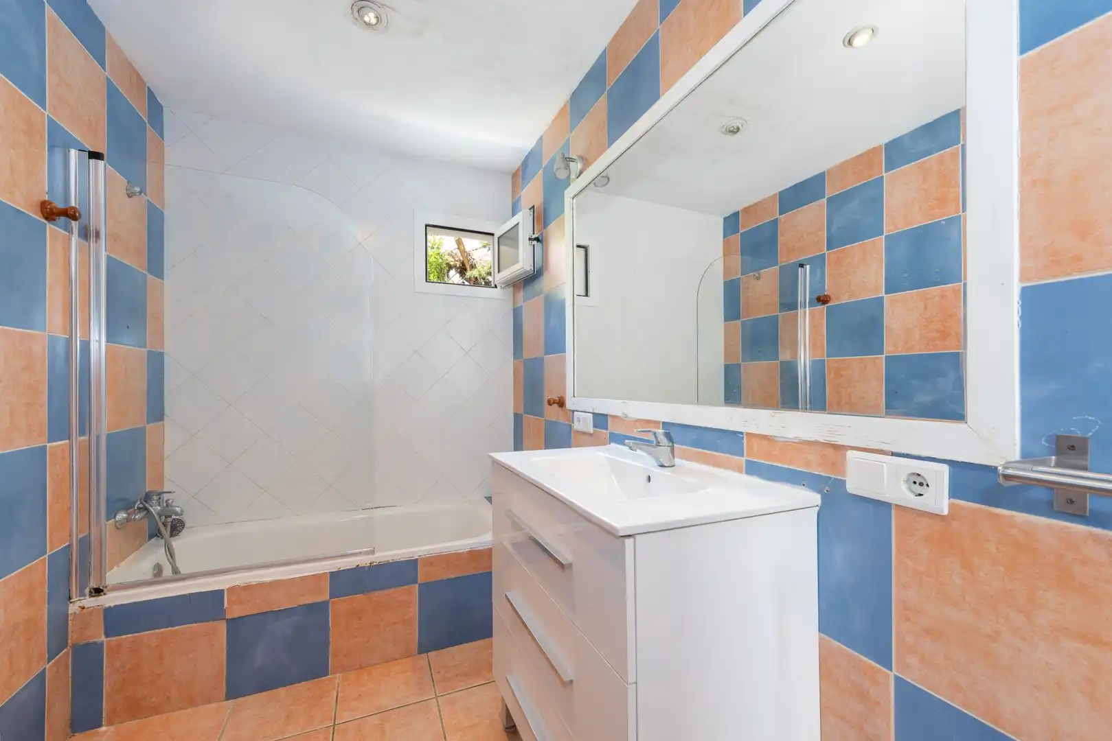 Bany de Casa o xalet en venda en Alcúdia amb Terrassa, Piscina i Alarma