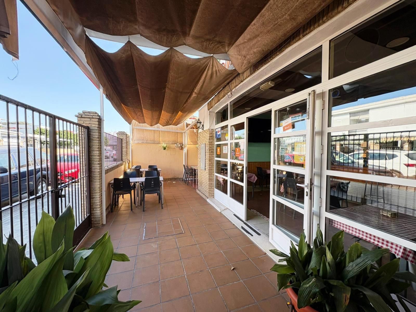 Terraza de Local en traspaso en Gines con Aire acondicionado