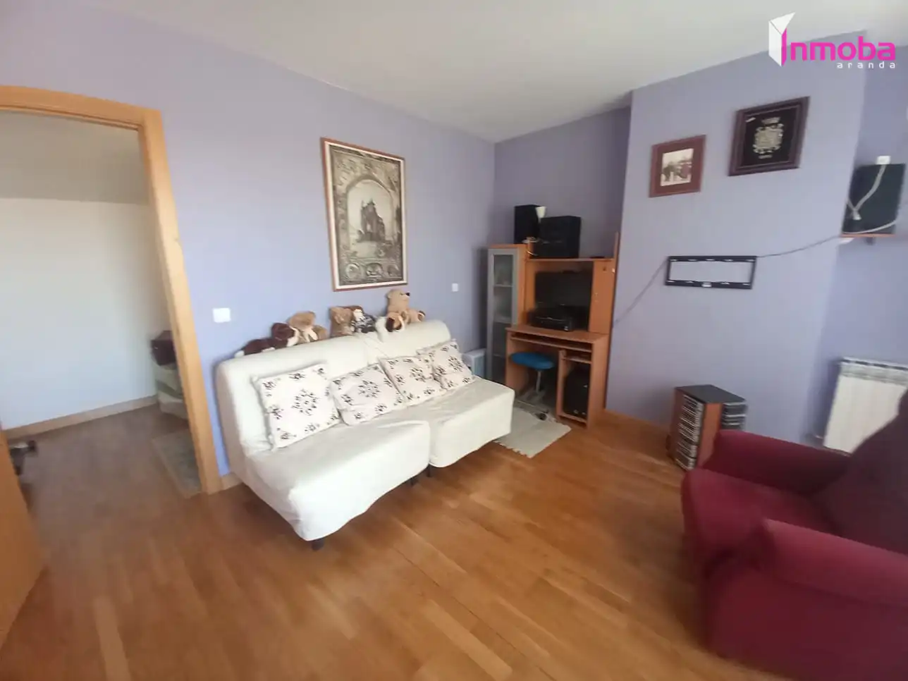 Sala d'estar de Casa o xalet en venda en Aranda de Duero amb Calefacció, Jardí privat i Parquet