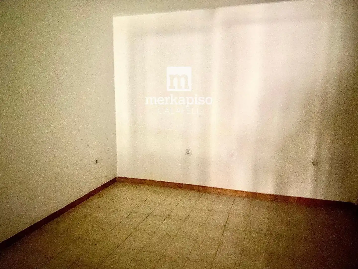 Schlafzimmer von Fabrikhallen zum Verkauf in El Vendrell