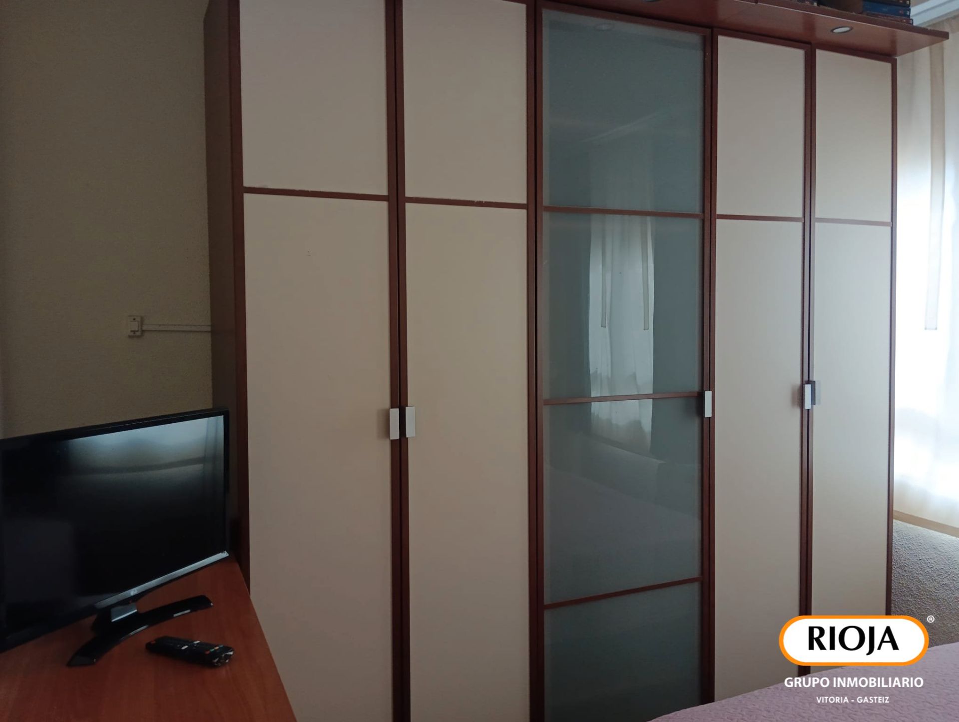 Habitación de Piso en venta en Vitoria - Gasteiz con Amueblado, Horno y Microondas